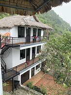 Le Pont Bungalow Hostel