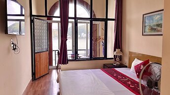 Le Pont Bungalow Hostel