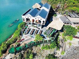 Le Pont Bungalow Hostel