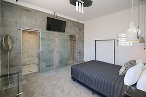 Indulge Apartments -The Urban Collection