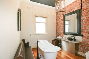 Indulge Apartments -The Urban Collection