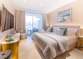 Maison Privee - Luxury Sea View Apt in FIVE Resort on The Palm