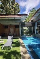 Ambong Pool Villas