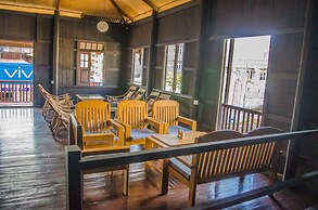 Hardwood Lodge - Hostel