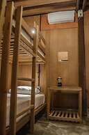 Hardwood Lodge - Hostel