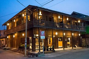 Hardwood Lodge - Hostel