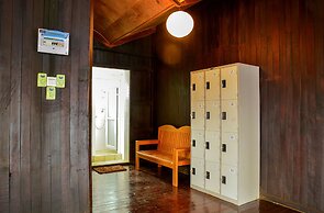 Hardwood Lodge - Hostel