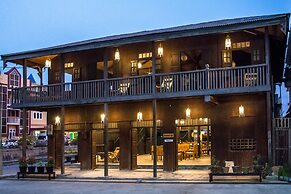 Hardwood Lodge - Hostel