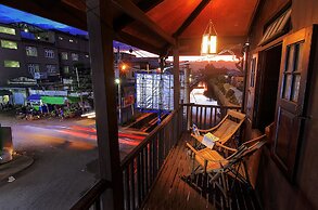 Hardwood Lodge - Hostel