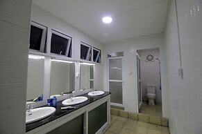 Hardwood Lodge - Hostel