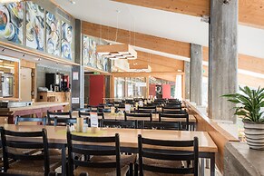 Raulandsakademiet og Vandrerhjem