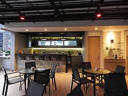 Park V Hotel & Suites