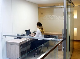 Park V Hotel & Suites