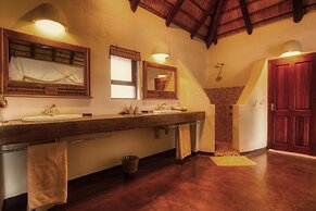 Nyati Safari Lodge