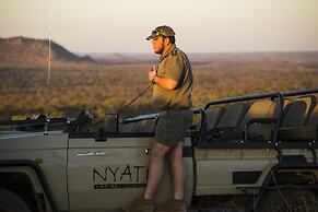 Nyati Safari Lodge