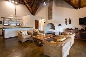 Nyati Safari Lodge