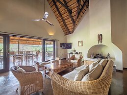 Nyati Safari Lodge