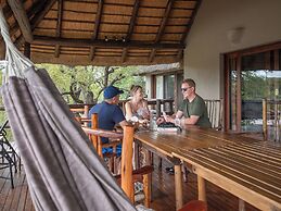 Nyati Safari Lodge