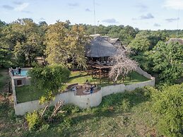 Nyati Safari Lodge
