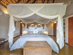 Nyati Safari Lodge
