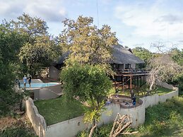 Nyati Safari Lodge
