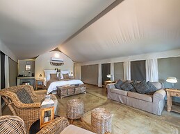 Nyati Safari Lodge
