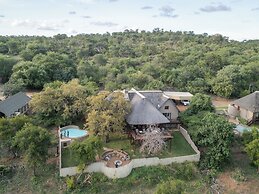 Nyati Safari Lodge