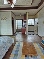 Jun House - Hostel