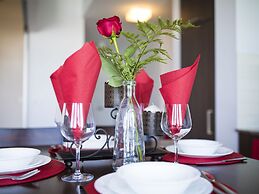 Royal Stays Condominiums - Downtown