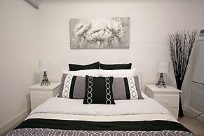 Royal Stays Condominiums - Downtown