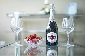 Royal Stays Condominiums - Downtown