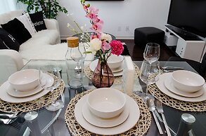 Royal Stays Condominiums - Downtown