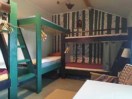 Looming Hostel
