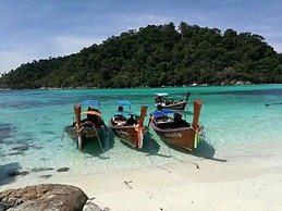 Charming Lipe Beach Resort