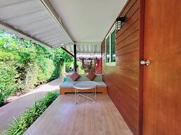 Charming Lipe Beach Resort