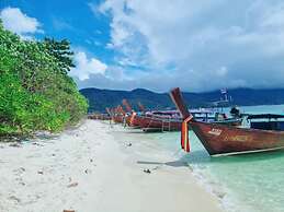 Charming Lipe Beach Resort