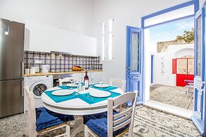 The Red Door in Koskinou