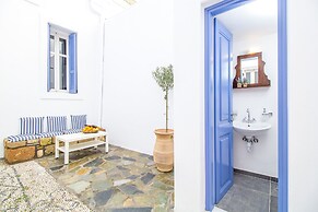 The Red Door in Koskinou