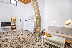 The Red Door in Koskinou