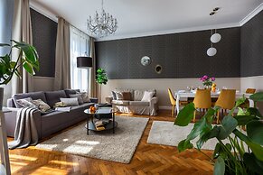 Fragola Between Old Town and Jewish Quarter