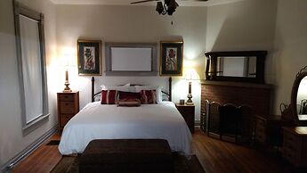 Beautiful Downtown Indy Guest Homes