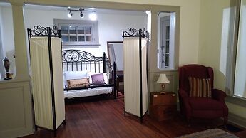 Beautiful Downtown Indy Guest Homes