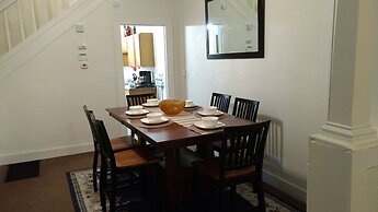 Beautiful Downtown Indy Guest Homes