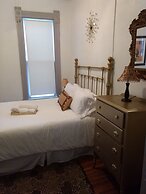 Beautiful Downtown Indy Guest Homes