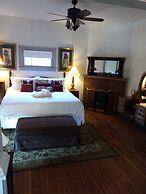 Beautiful Downtown Indy Guest Homes