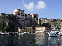 Yacht Suite Sorrento