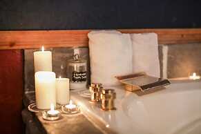 Gold Mountain Manor Bed and Breakfast