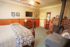 Gold Mountain Manor Bed and Breakfast