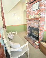 Gold Mountain Manor Bed and Breakfast