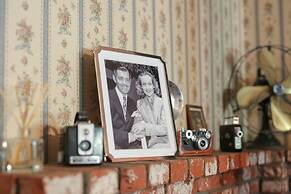 Gold Mountain Manor Bed and Breakfast